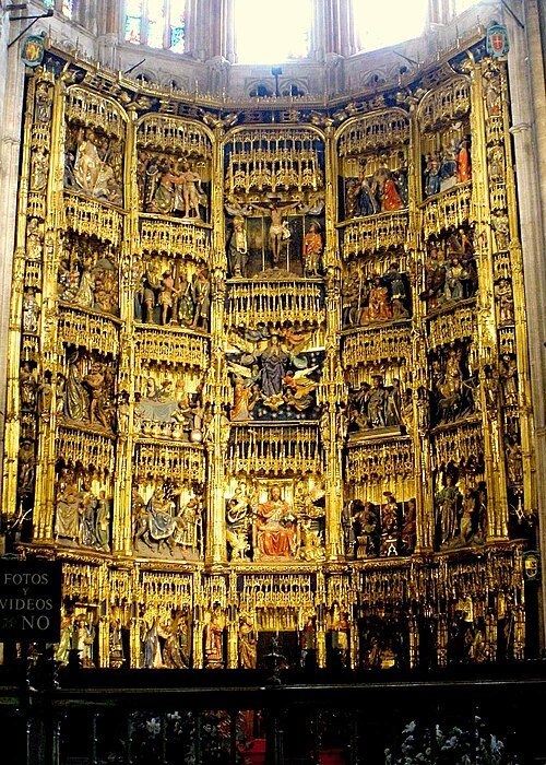 Front view and sculptural details of the High Altarpiece of Oviedo Cathedral